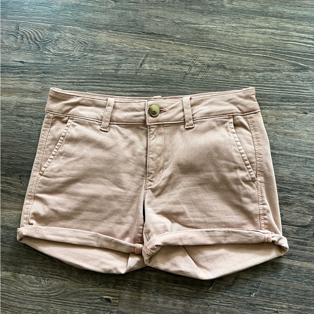 American eagle super stretch size 4 mauve shorts in great condition!